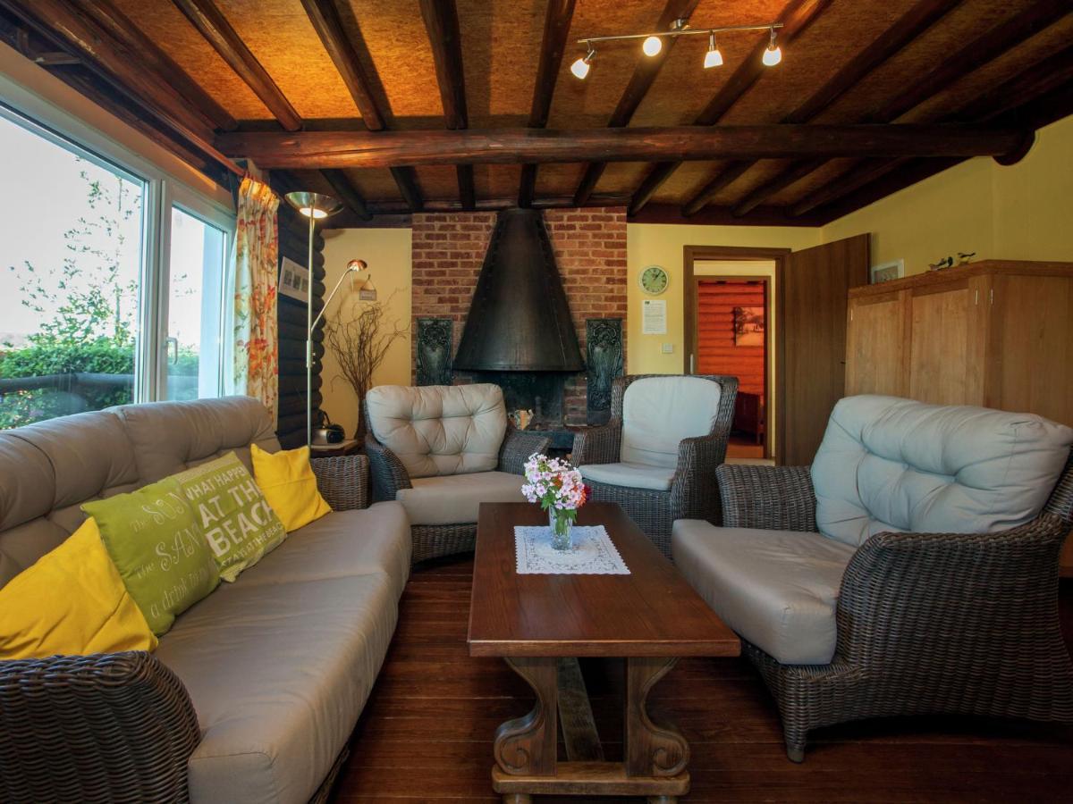 Open Wooden Chalet Built Against A Hill Francorchamps Eksteriør billede